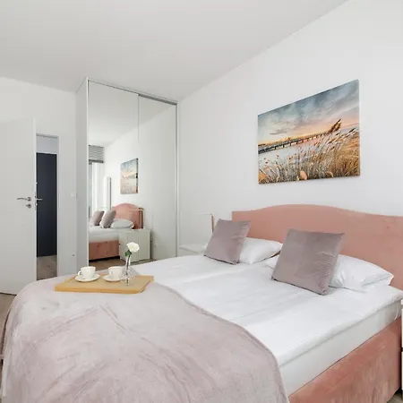 Spacious With Parking And Access To Gym And Sauna By Renters Apartment Katowice
