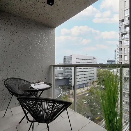 アパート Sokolska Center With Parking And Access To Gym And Sauna By Renters カトヴィツェ