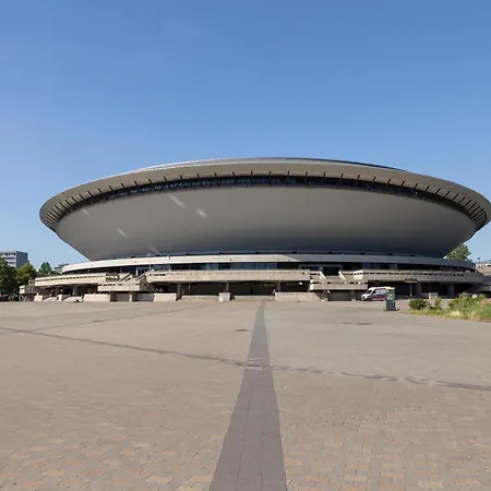 شقة Spacious With Parking And Access To Gym And Sauna By Renters كاتوفيتسه