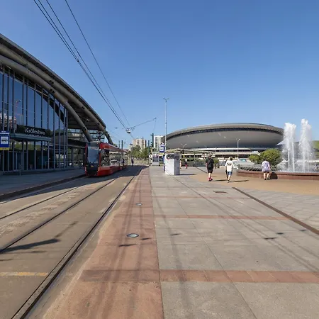 شقة Spacious With Parking And Access To Gym And Sauna By Renters كاتوفيتسه