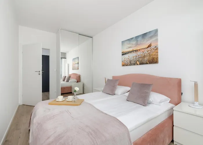 Sokolska Center With Parking And Access To Gym And Sauna By Renters 아파트 카토비체